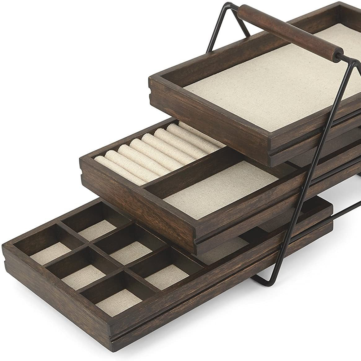 Présentoir à bijoux 3 niveaux en bois de pin, design rétro avec structure métallique noire, idéal pour organiser et exposer des bijoux tels que bagues, colliers et bracelets.