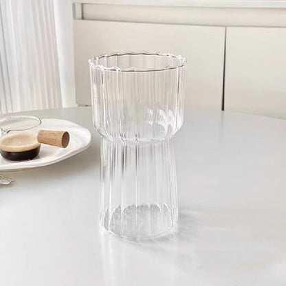 Tasse à café en verre rayé vertical, design moderne, résistante à la chaleur, idéale pour cafés glacés et boissons, capacité de 590 ml.